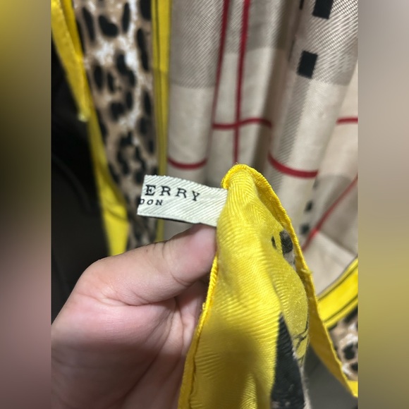Burberry London shawl. Used . Condition 9/10 - Picture 5 of 7